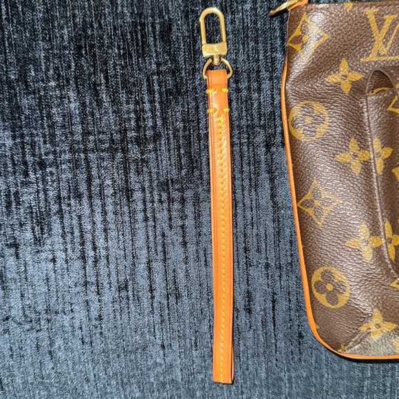 Authentic Louis Vuitton Partition Wristlet Clutch Monogram Canvas - Picture 7 of 8